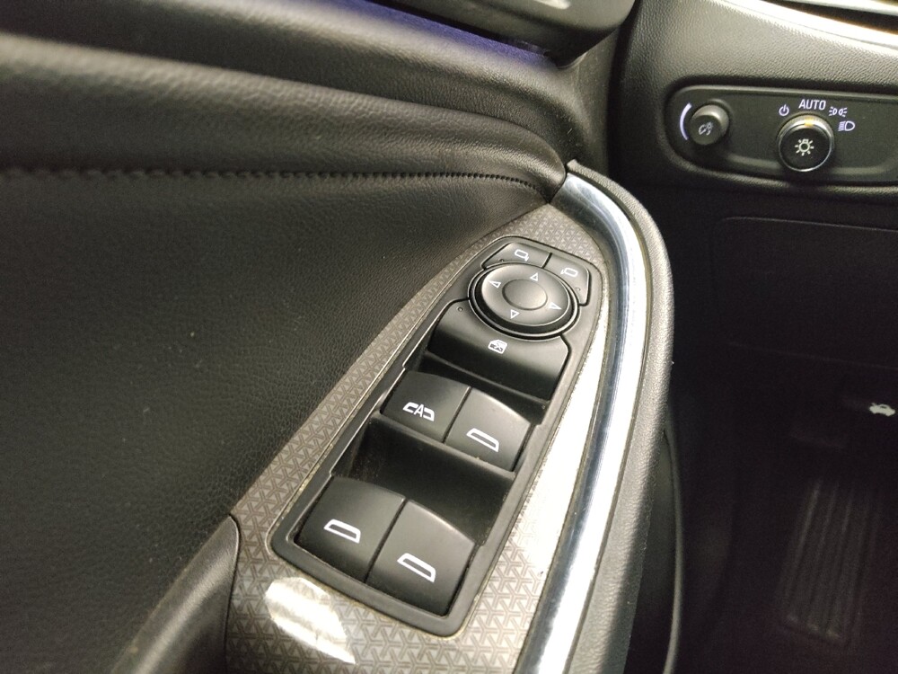 2017 Chevrolet Malibu in Midlothian, IL 60445 - 18105141 27