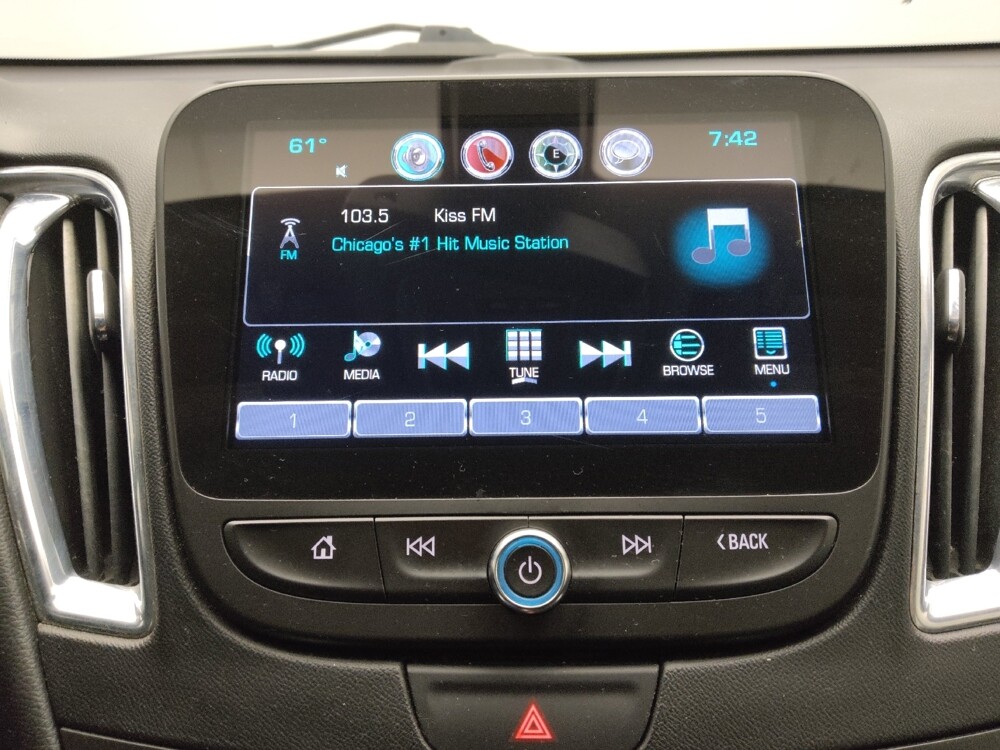 2017 Chevrolet Malibu in Midlothian, IL 60445 - 18105141 25