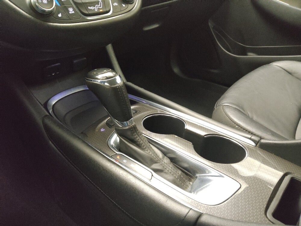 2017 Chevrolet Malibu in Midlothian, IL 60445 - 18105141 26