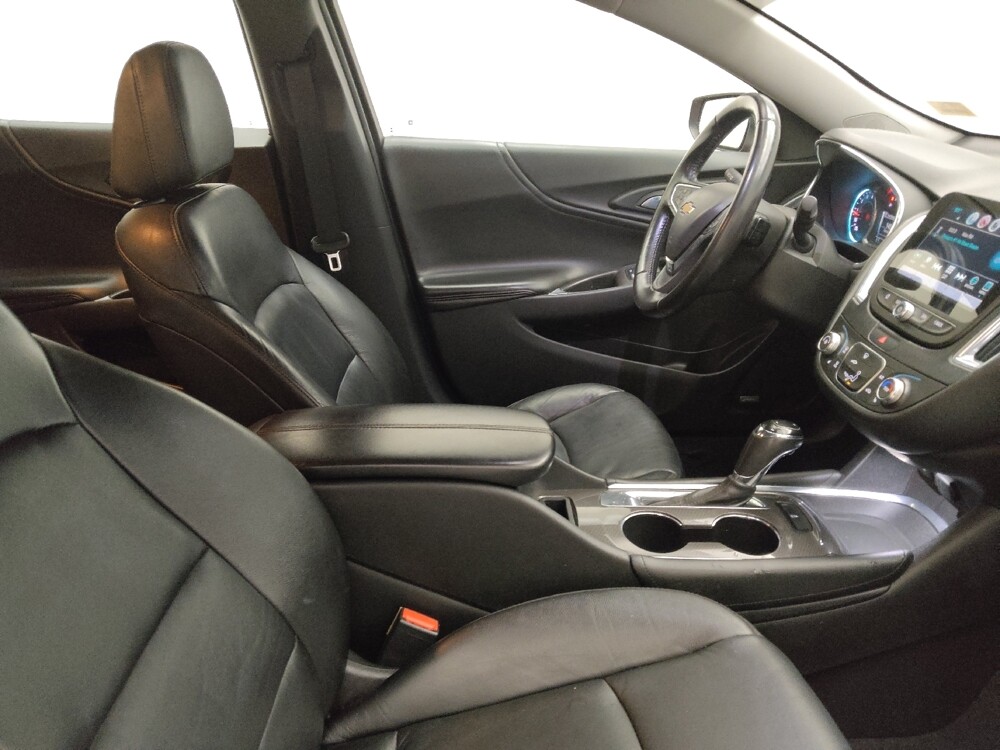 2017 Chevrolet Malibu in Midlothian, IL 60445 - 18105141 21