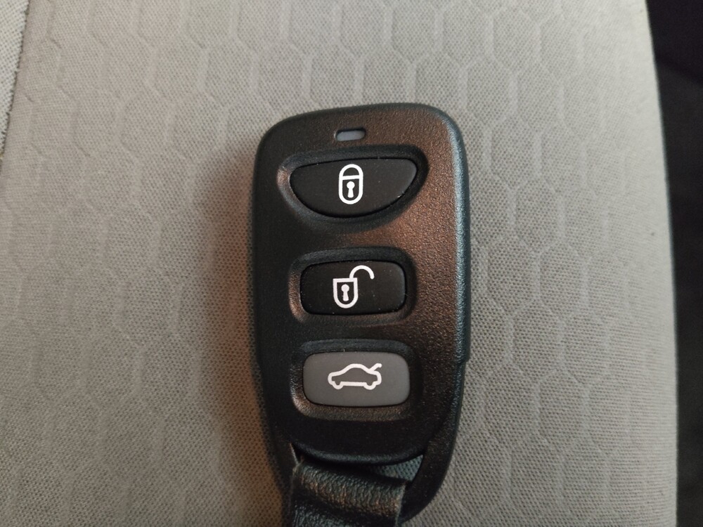 2019 Hyundai Elantra in Midlothian, IL 60445 - 18105142 32