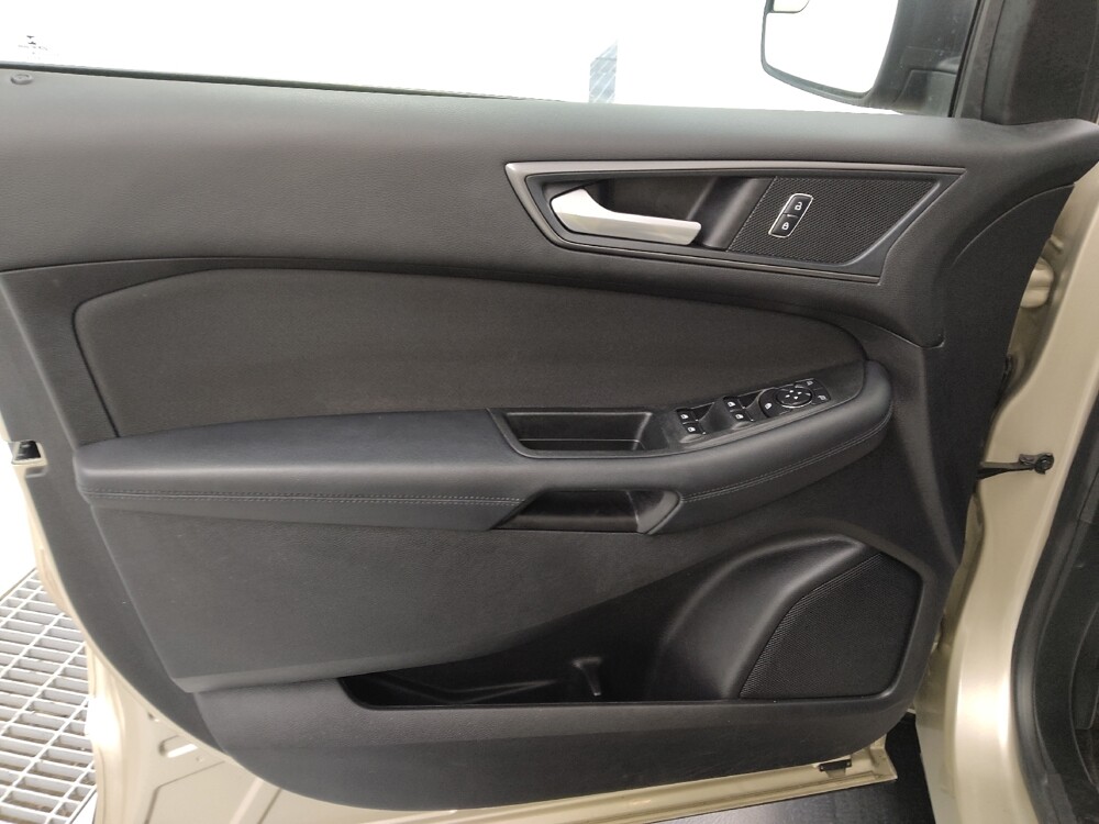 2018 Ford Edge in St. Louis, MO 63125 - 18105225 27