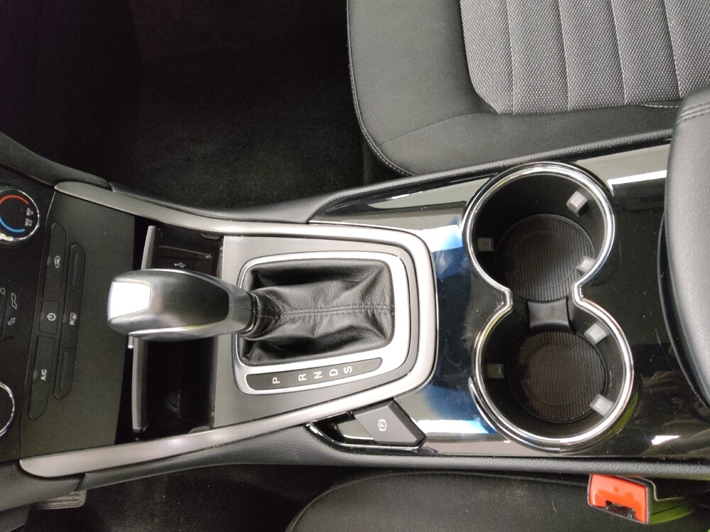 2018 Ford Edge in St. Louis, MO 63125 - 18105225 26