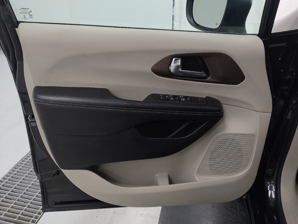 2023 Chrysler Voyager in St. Louis, MO 63125 - 18105226 27