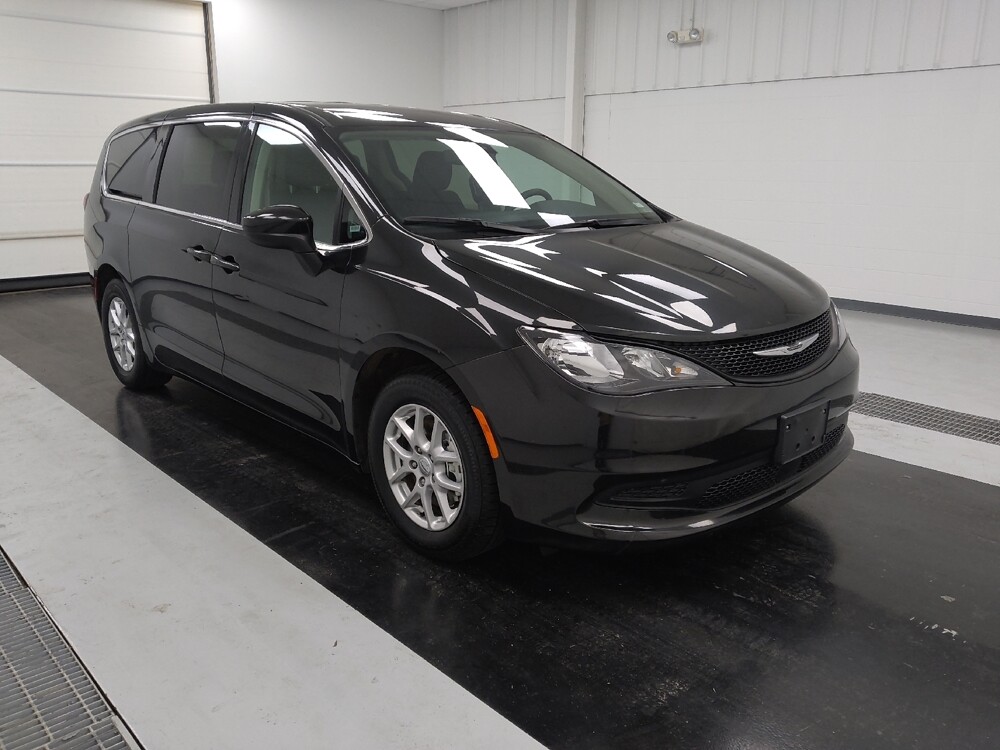 2023 Chrysler Voyager in St. Louis, MO 63125 - 18105226 13