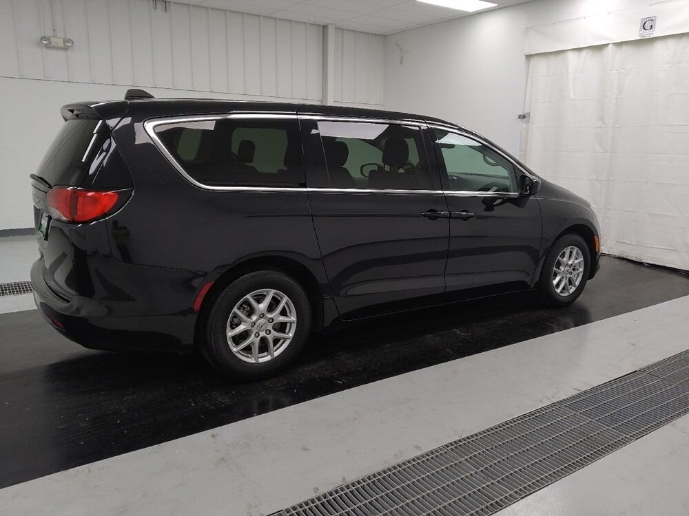 2023 Chrysler Voyager in St. Louis, MO 63125 - 18105226 10
