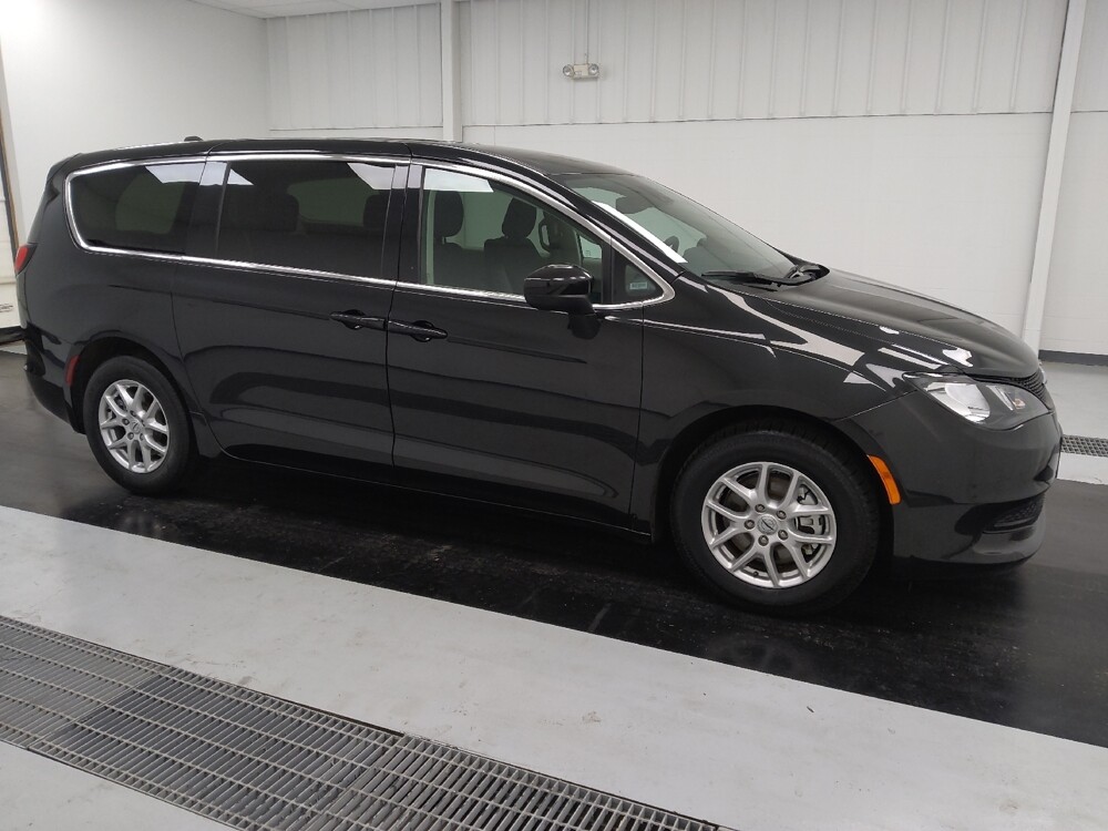 2023 Chrysler Voyager in St. Louis, MO 63125 - 18105226 11
