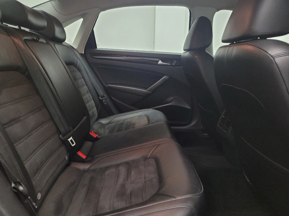 2015 Volkswagen Passat in St. Louis, MO 63136 - 18105334 19