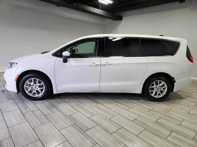 2023 Chrysler Pacifica in Cinnaminson, NJ 08077 - 18105350 2