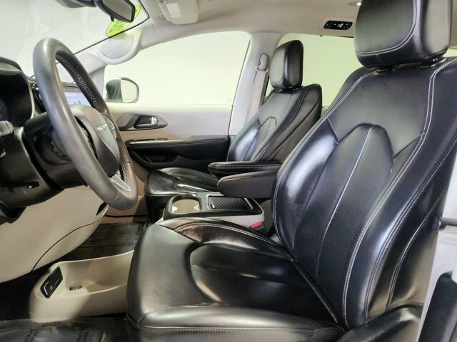 2023 Chrysler Pacifica in Cinnaminson, NJ 08077 - 18105350 11
