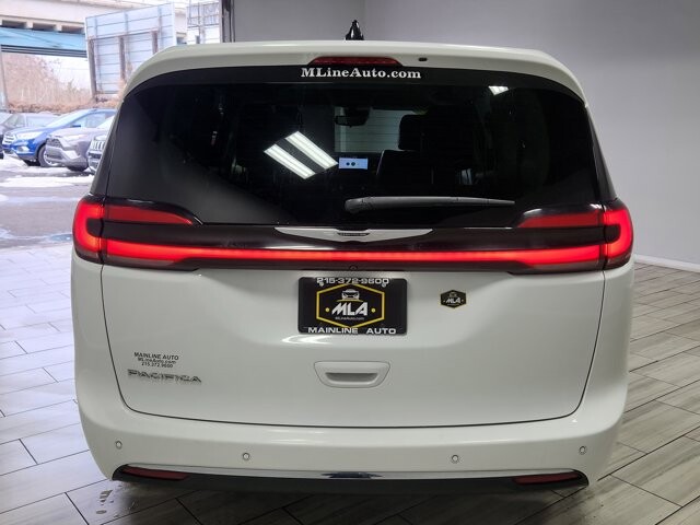 2023 Chrysler Pacifica in Cinnaminson, NJ 08077 - 18105350 4
