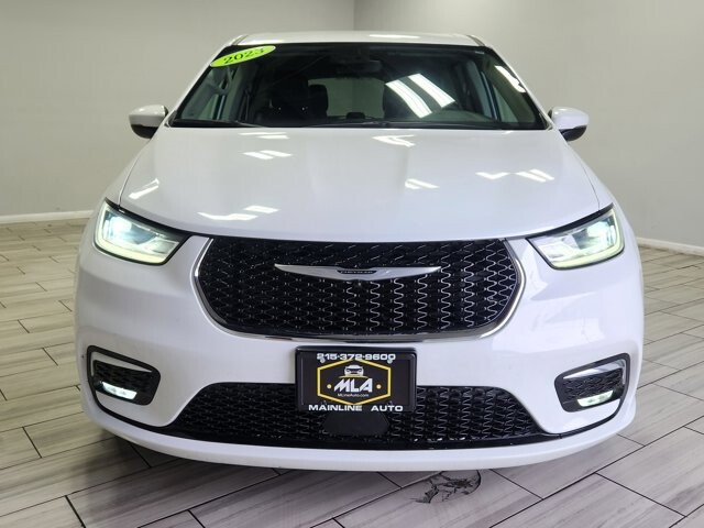 2023 Chrysler Pacifica in Cinnaminson, NJ 08077 - 18105350 8