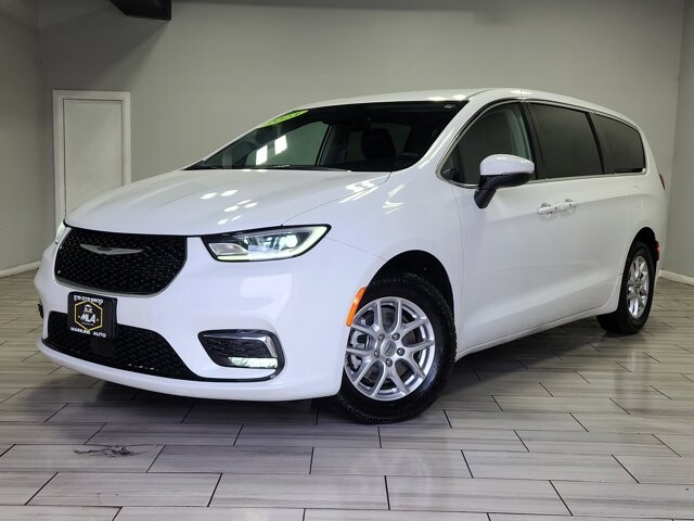 2023 Chrysler Pacifica in Cinnaminson, NJ 08077 - 18105350