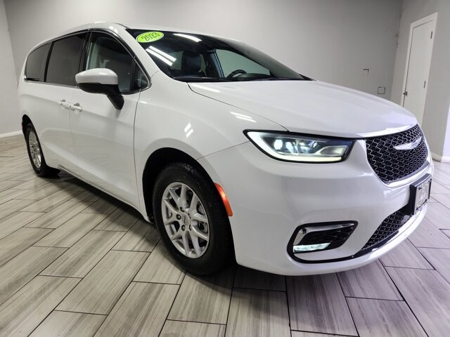 2023 Chrysler Pacifica in Cinnaminson, NJ 08077 - 18105350 7
