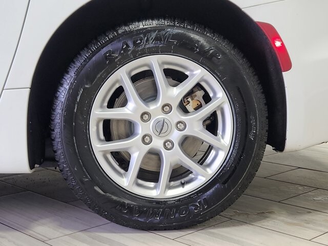 2023 Chrysler Pacifica in Cinnaminson, NJ 08077 - 18105350 9