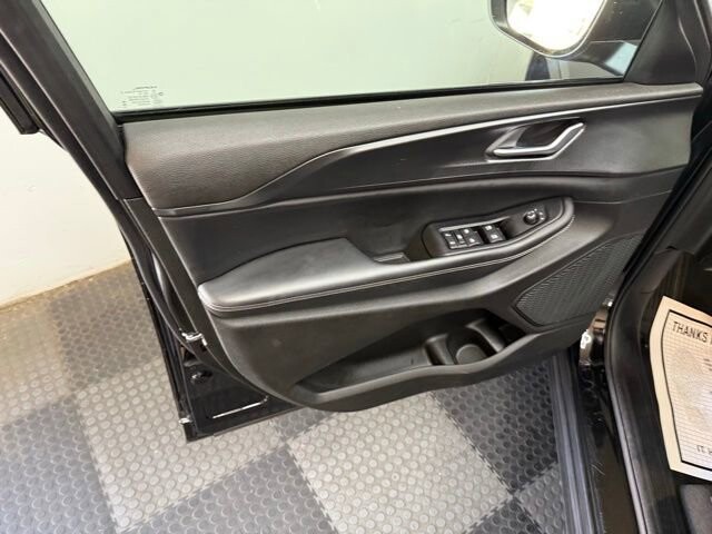 2024 Jeep Grand Cherokee L in Bedford, OH 44146 - 18105351 18