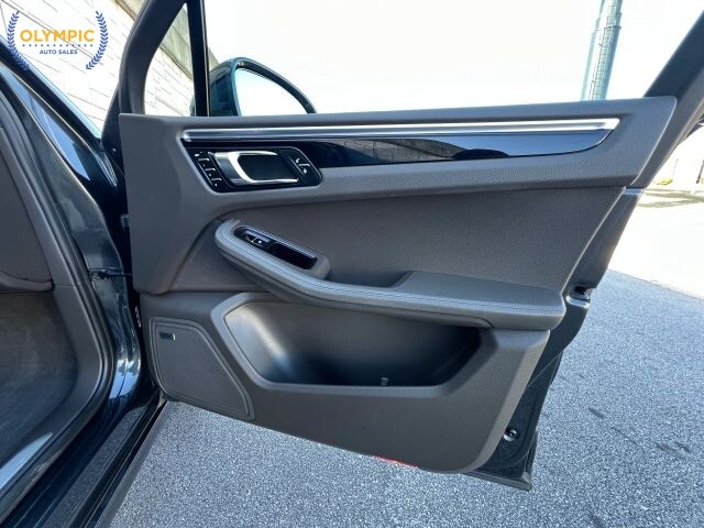 2017 Porsche Macan in Decatur, GA 30032 - 18105364 48