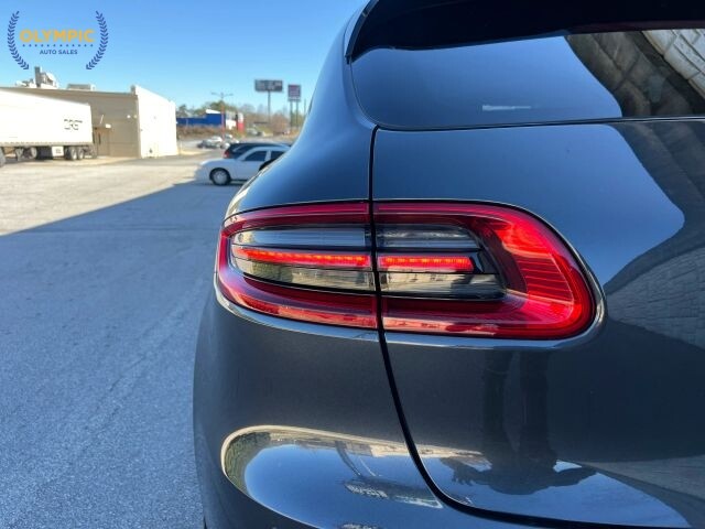 2017 Porsche Macan in Decatur, GA 30032 - 18105364 16