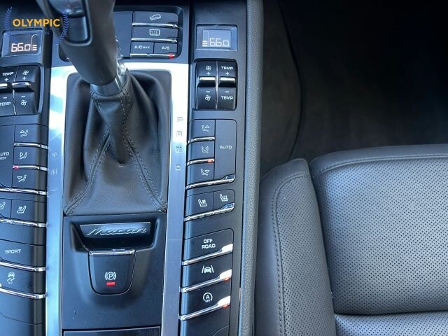 2017 Porsche Macan in Decatur, GA 30032 - 18105364 32