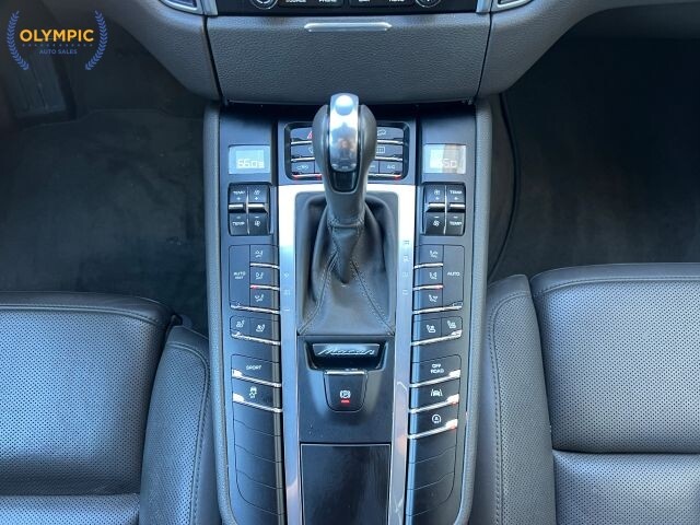 2017 Porsche Macan in Decatur, GA 30032 - 18105364 30