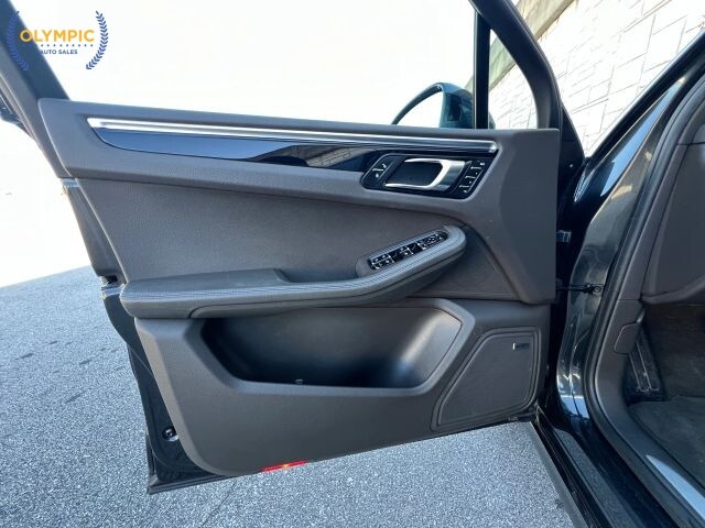 2017 Porsche Macan in Decatur, GA 30032 - 18105364 47