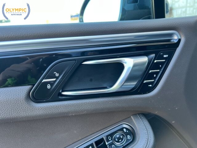 2017 Porsche Macan in Decatur, GA 30032 - 18105364 33