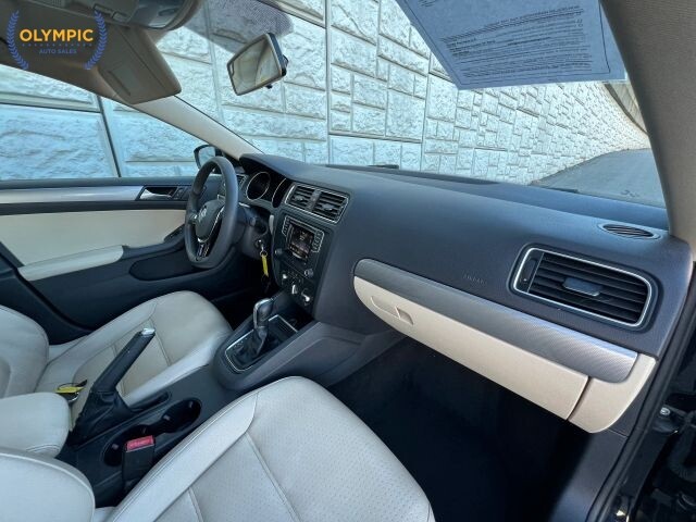 2018 Volkswagen Jetta in Decatur, GA 30032 - 18105365 22