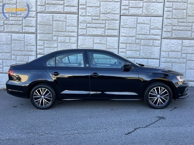 2018 Volkswagen Jetta in Decatur, GA 30032 - 18105365 8