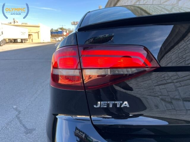 2018 Volkswagen Jetta in Decatur, GA 30032 - 18105365 16