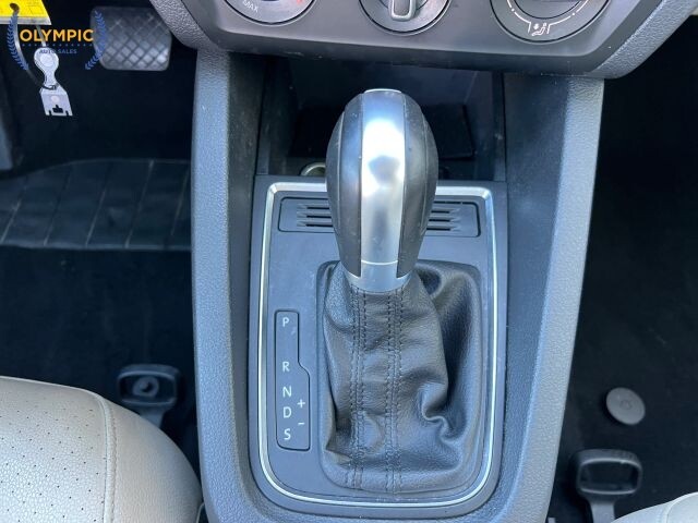 2018 Volkswagen Jetta in Decatur, GA 30032 - 18105365 32