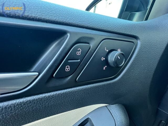 2018 Volkswagen Jetta in Decatur, GA 30032 - 18105365 34