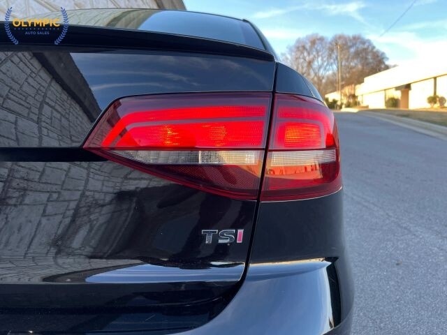 2018 Volkswagen Jetta in Decatur, GA 30032 - 18105365 17