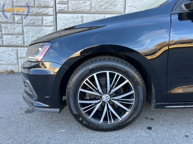 2018 Volkswagen Jetta in Decatur, GA 30032 - 18105365 9