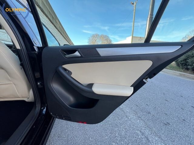 2018 Volkswagen Jetta in Decatur, GA 30032 - 18105365 40