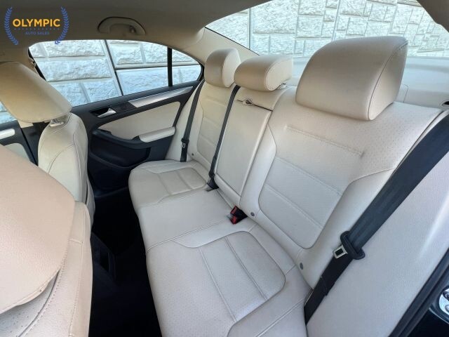 2018 Volkswagen Jetta in Decatur, GA 30032 - 18105365 43