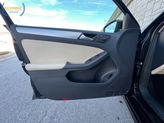 2018 Volkswagen Jetta in Decatur, GA 30032 - 18105365 37