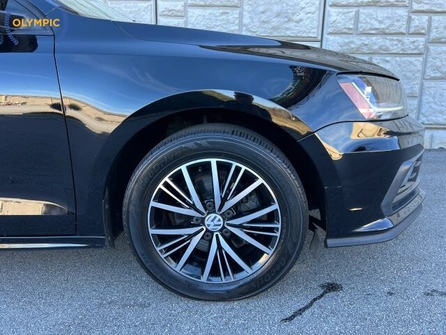 2018 Volkswagen Jetta in Decatur, GA 30032 - 18105365 11