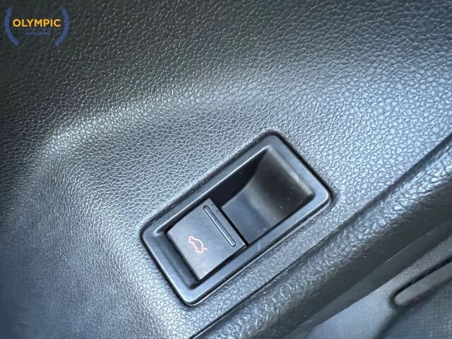 2018 Volkswagen Jetta in Decatur, GA 30032 - 18105365 35