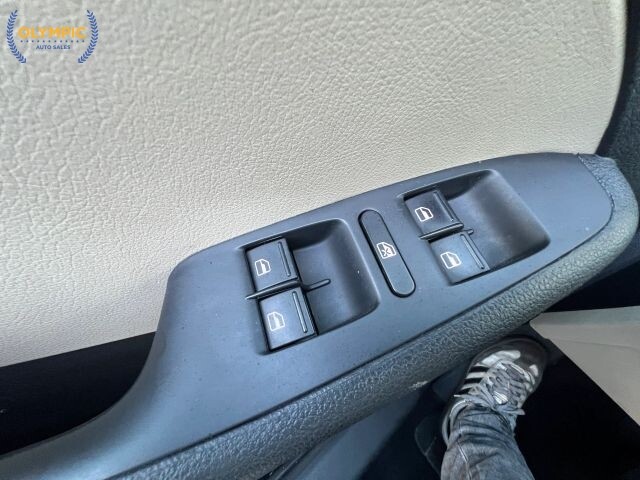 2018 Volkswagen Jetta in Decatur, GA 30032 - 18105365 33