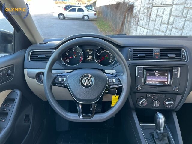 2018 Volkswagen Jetta in Decatur, GA 30032 - 18105365 23