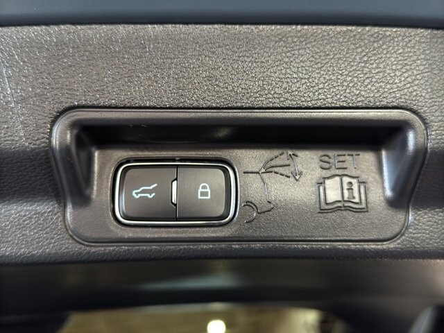 2025 Ford Explorer in Burlington, WI 53105 - 18105375 24