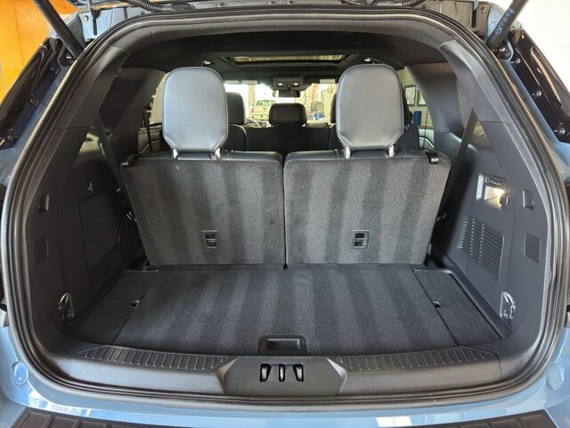 2025 Ford Explorer in Burlington, WI 53105 - 18105375 22