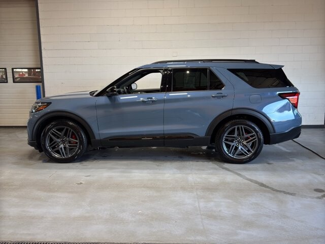 2025 Ford Explorer in Burlington, WI 53105 - 18105375 47