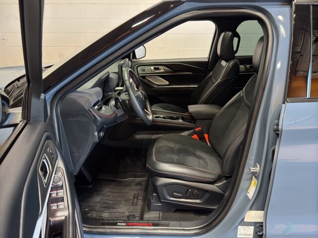2025 Ford Explorer in Burlington, WI 53105 - 18105375 16