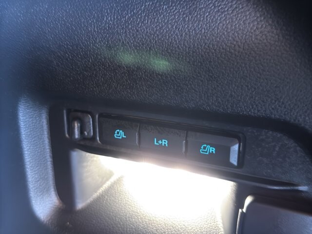 2025 Ford Explorer in Burlington, WI 53105 - 18105375 23