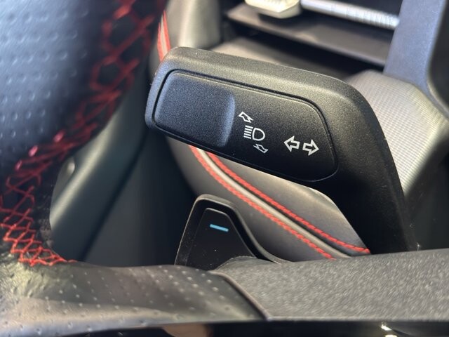 2025 Ford Explorer in Burlington, WI 53105 - 18105375 27