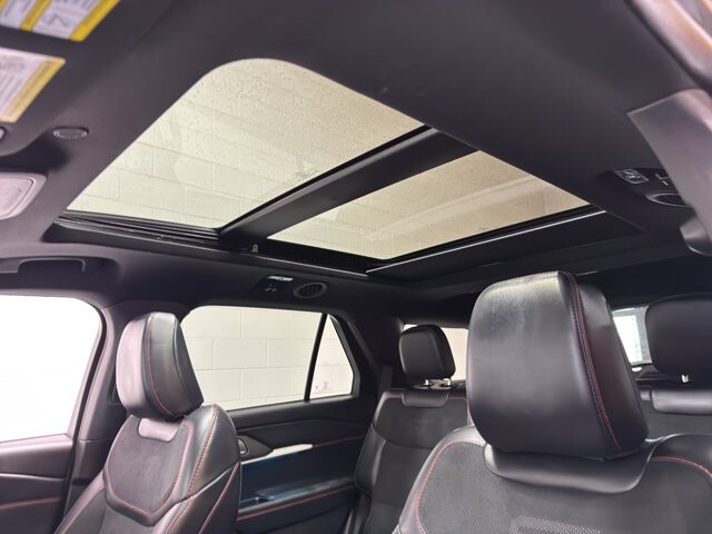 2025 Ford Explorer in Burlington, WI 53105 - 18105380 39