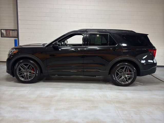 2025 Ford Explorer in Burlington, WI 53105 - 18105380 2