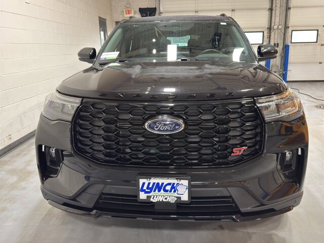 2025 Ford Explorer in Burlington, WI 53105 - 18105380 8