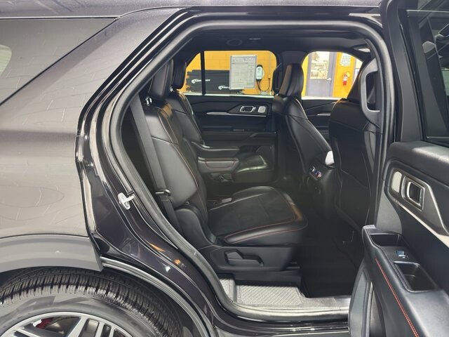 2025 Ford Explorer in Burlington, WI 53105 - 18105380 20